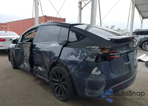 2023 Tesla Model X Dual Motor All-Wheel Drive/Standard Range z USA, uszkodzony, nr VIN 7SAXCDE54PF411921
